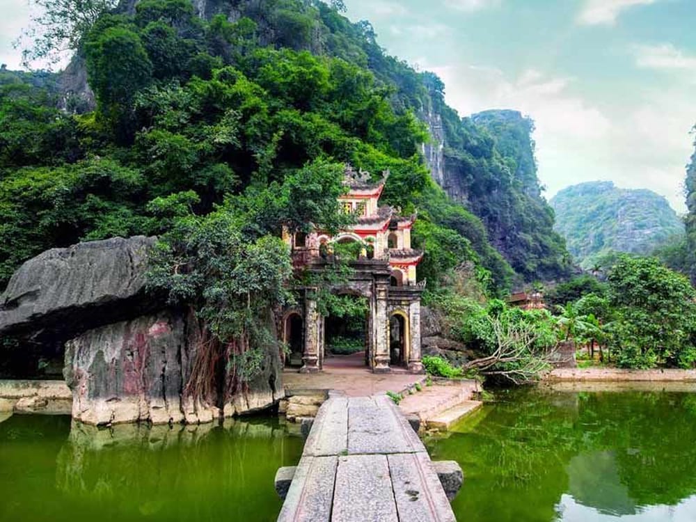 Chùa Bích Động cổ kính